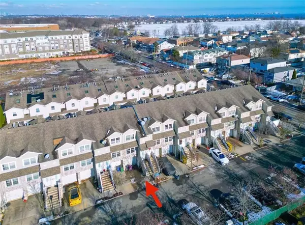 Richmond, NY 10306,220 Dartmouth LOOP