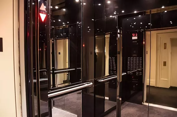 Toronto C01, ON M5G 2G3,88 Blue Jays WAY #1308