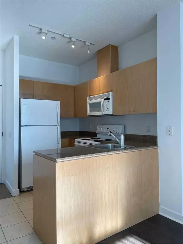 Toronto C01, ON M5V 3R5,361 Front ST W #218