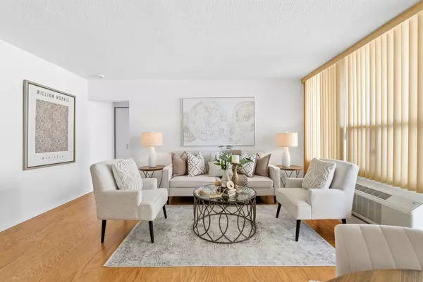 Oshawa, ON L1G 7C7,50 Richmond ST E #432