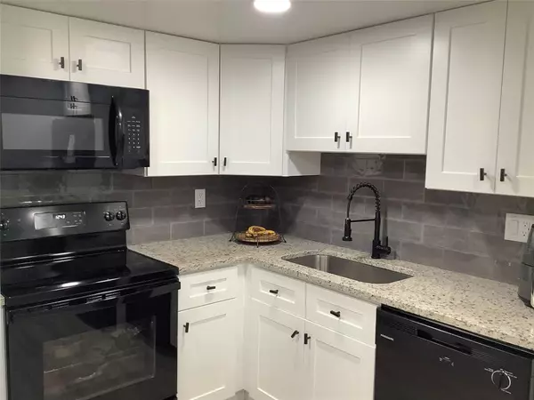 Lauderhill, FL 33319,4174 Inverrary Dr #203