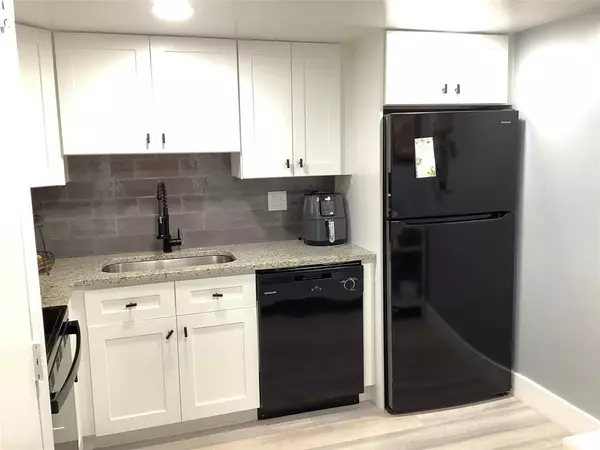 Lauderhill, FL 33319,4174 Inverrary Dr #203