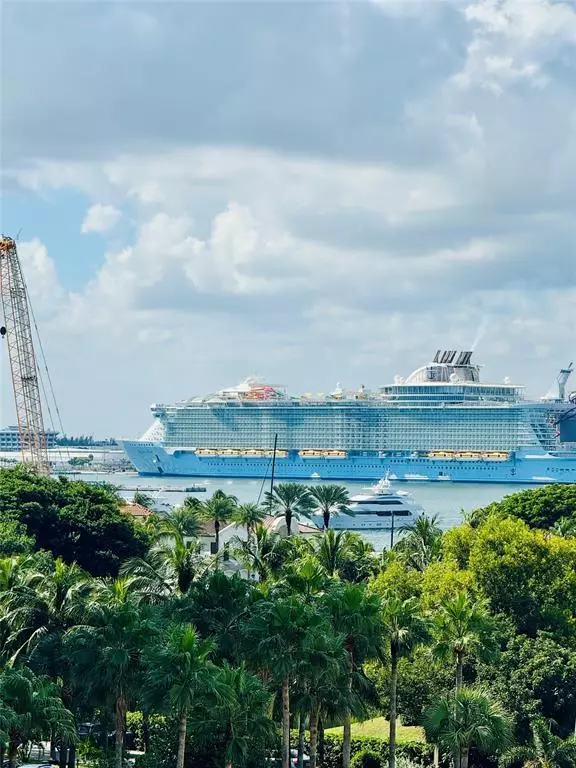 Fort Lauderdale, FL 33316,1920 S Ocean Dr #701