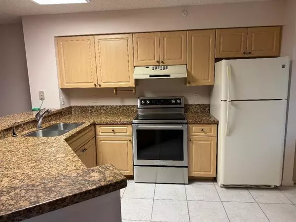 Pompano Beach, FL 33069,2205 S Cypress Bend Dr #307