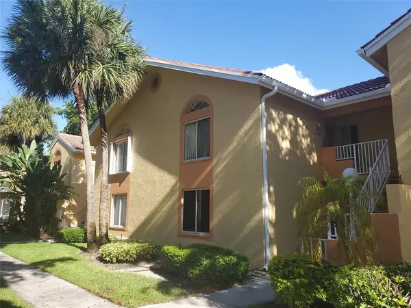 1046 Coral Club Dr, Coral Springs, FL 33071