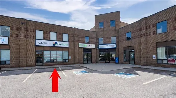 355 Harry Walker Pkwy #6, Newmarket, ON L3Y 8V6