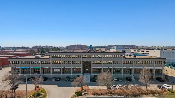 Richmond Hill, ON L4B 3M4,9040 Leslie ST #305