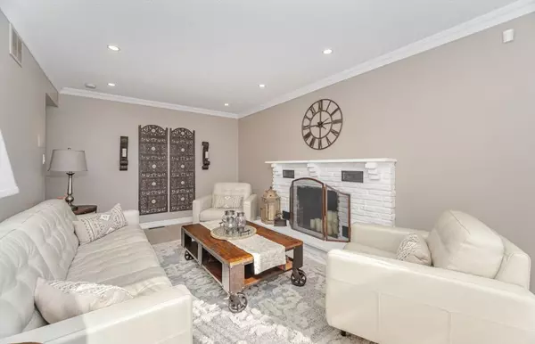 East Gwillimbury, ON L9N 1E7,6 Hollis CRES