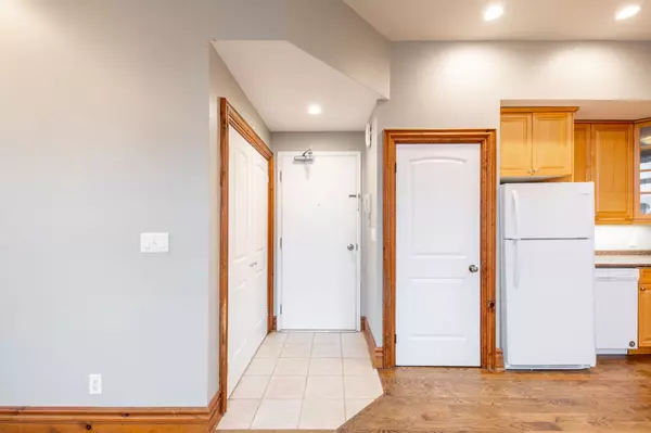 Collingwood, ON L9Y 2L8,68 Hurontario ST #2