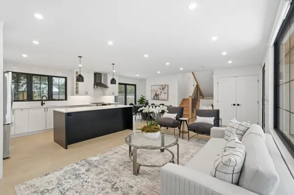 Burlington, ON L7L 3P5,5135 Mulberry DR