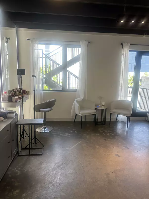 Toronto W06, ON M8W 3C3,155 Thirtieth ST #400