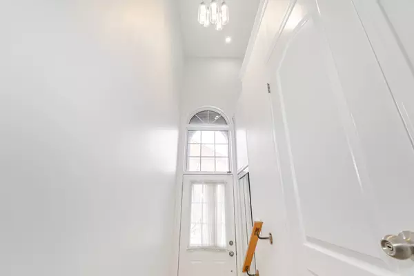 Mississauga, ON L5N 0C5,7186 Triumph LN