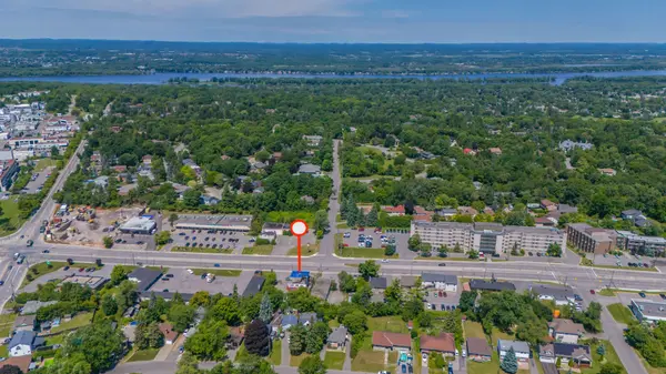 Beacon Hill North - South And Area, ON K1J 6N5,1690 Montreal RD