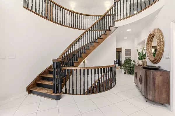 Hamilton, ON L8G 3C2,82 Maple DR