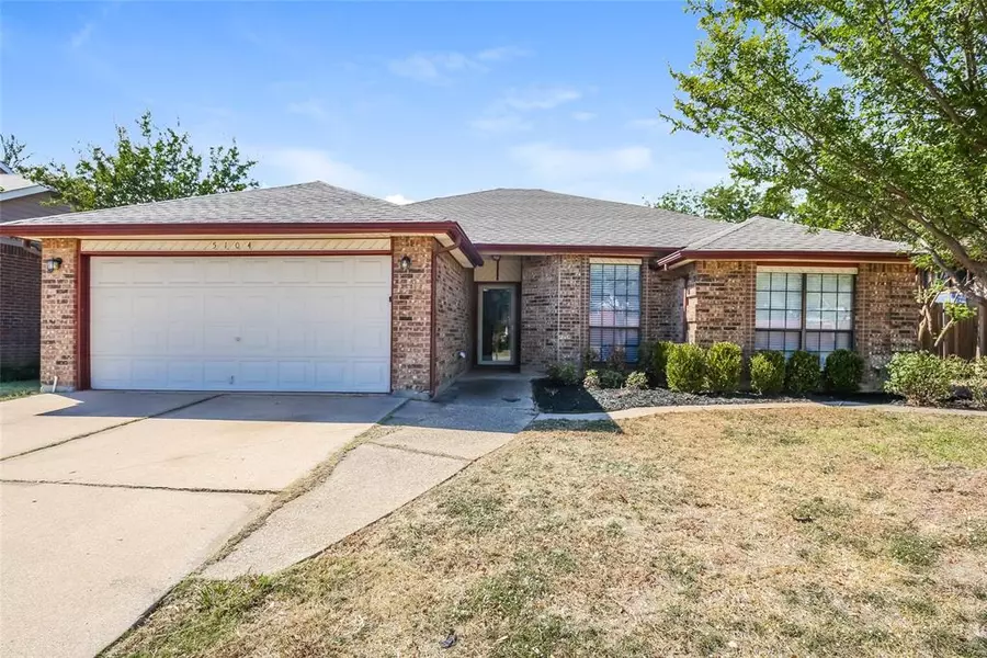 5104 Redwater Drive, Arlington, TX 76018