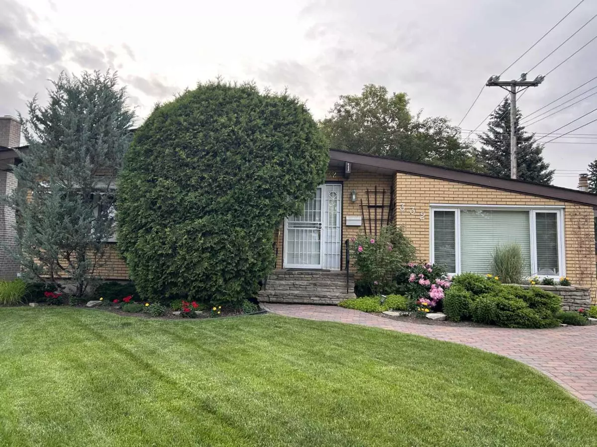 Calgary, AB T2J 1H5,332 Wascana CRES SE