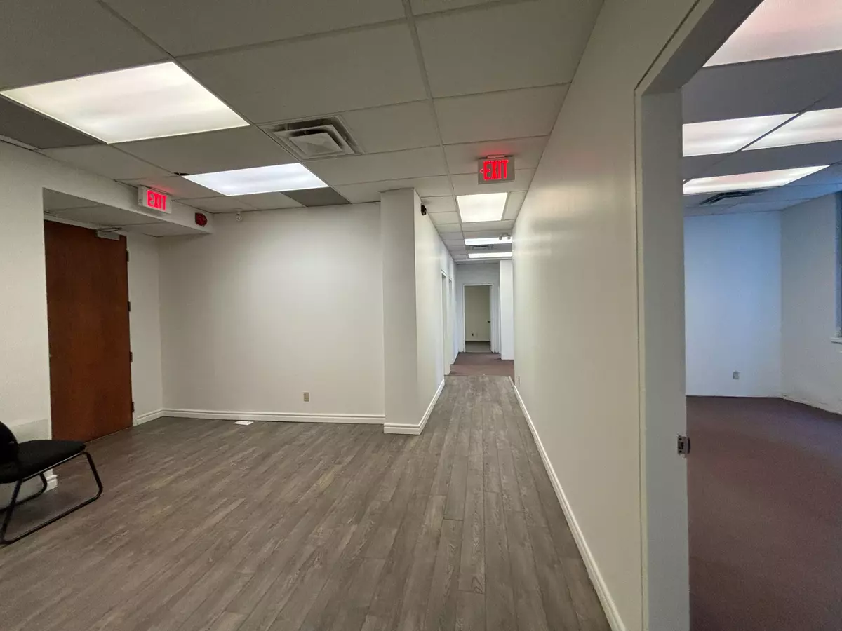 Toronto C10, ON M4P 1G8,55 Eglinton AVE E #201