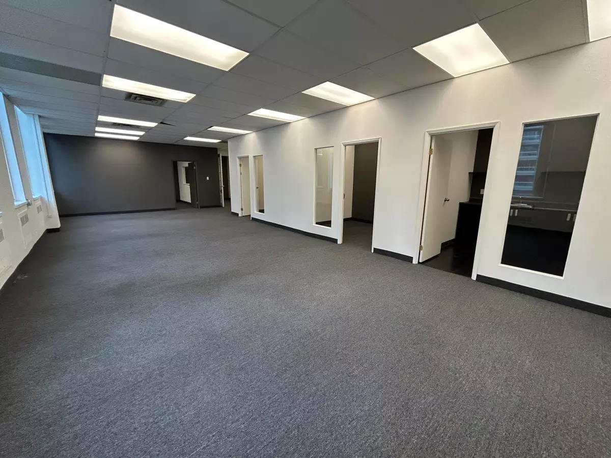 Toronto C10, ON M4P 1G8,55 Eglinton AVE E #602