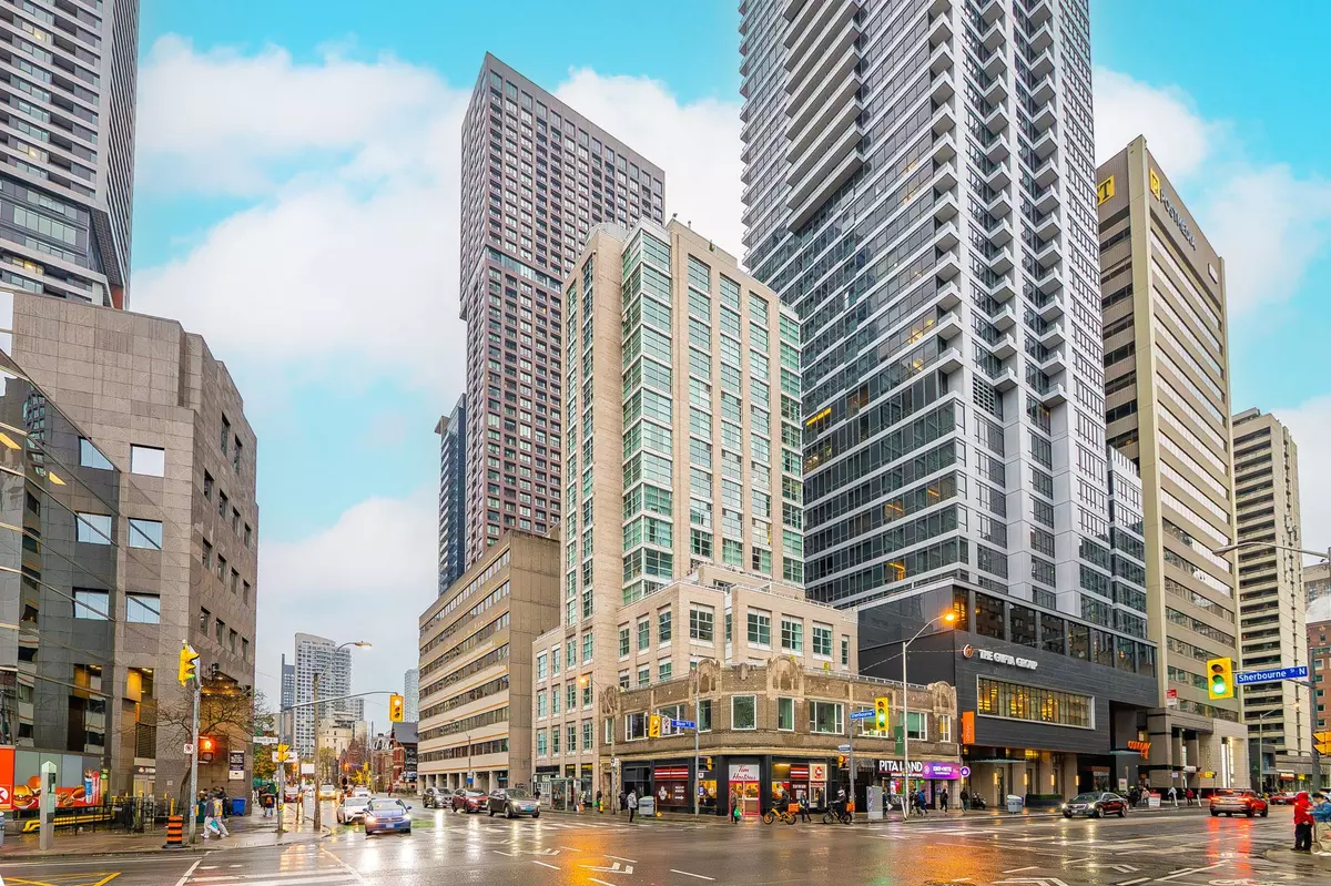 Toronto C09, ON M4W 3T2,409 Bloor ST E #PH 3