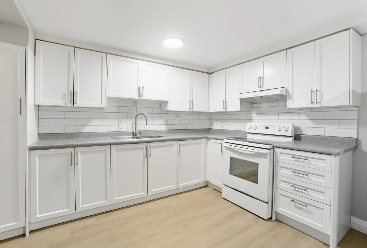 Oshawa, ON L1H 4S6,476 Albert ST