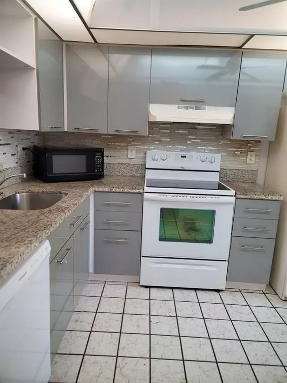 Pembroke Pines, FL 33026,Address not disclosed