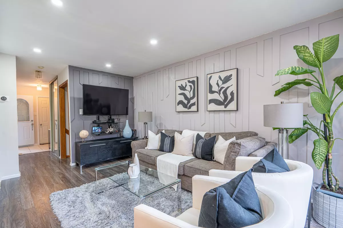 Brampton, ON L6V 2X5,27 Kingswood DR