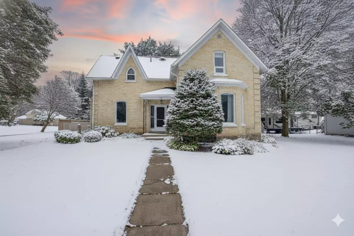 Huron East, ON N0G 1H0,34 Queen ST