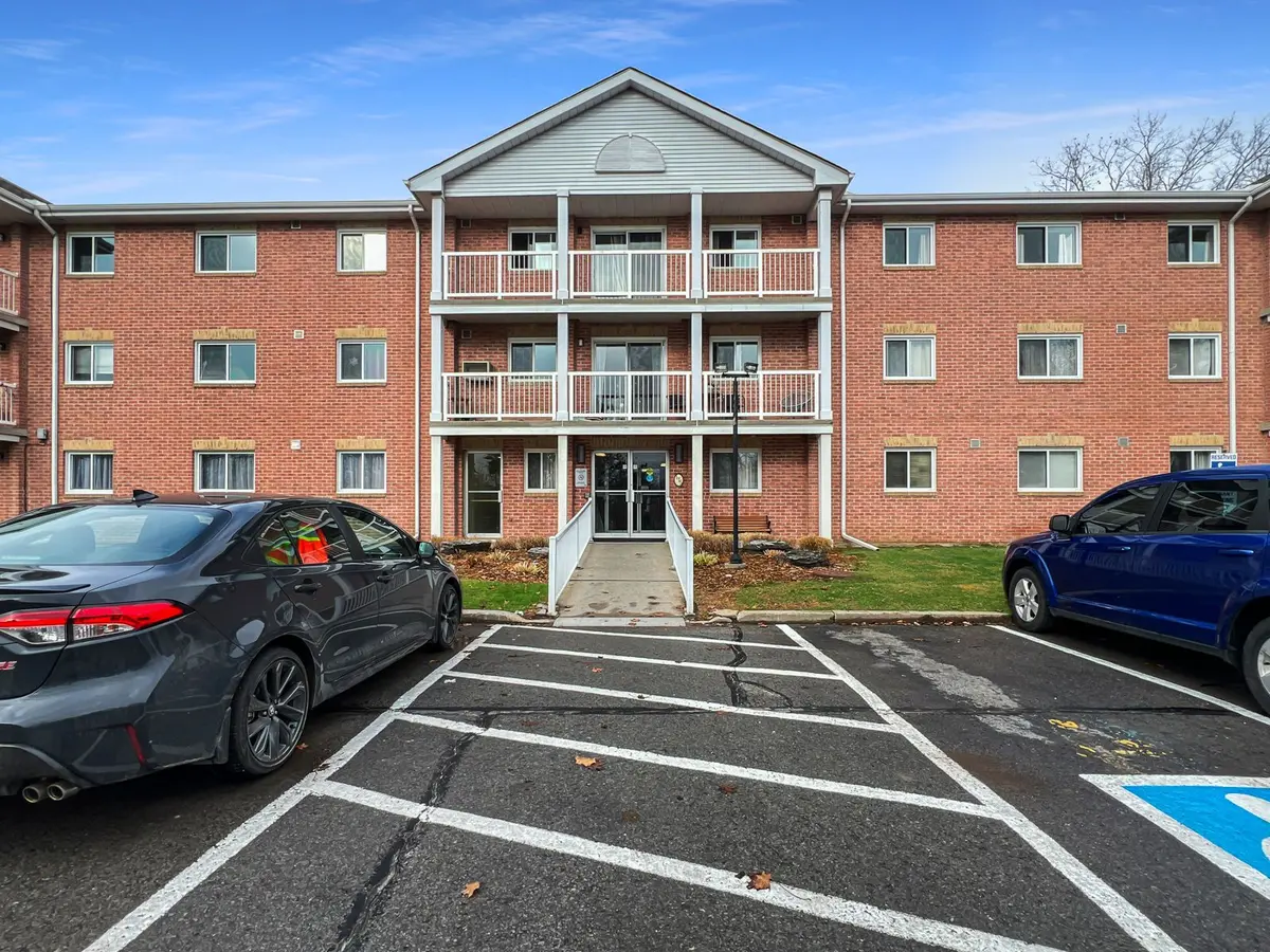 Belleville, ON K8N 5R7,175 Haig RD #223