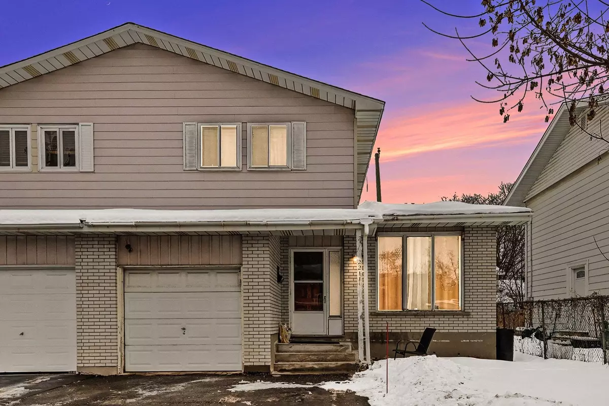 Elmvale Acres And Area, ON K1G 1B1,2211 St Laurent BLVD