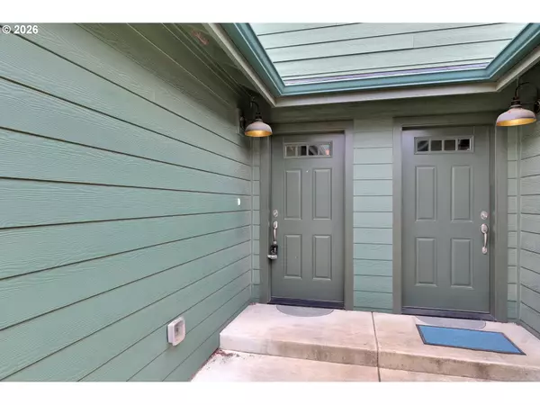 Florence, OR 97439,1726 32ND ST