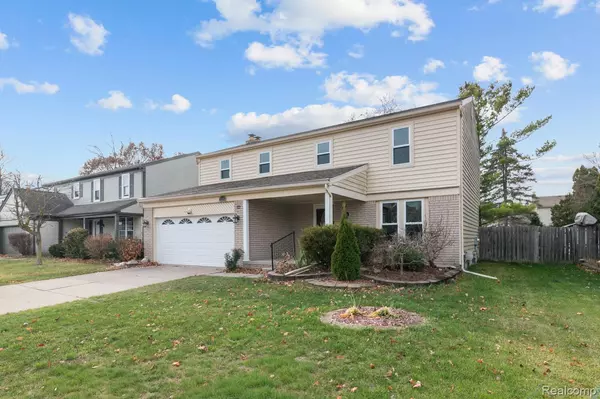 2124 E Roundtable DR, Canton, MI 48188