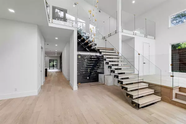 Dallas, TX 75240,13032 COPENHILL Road