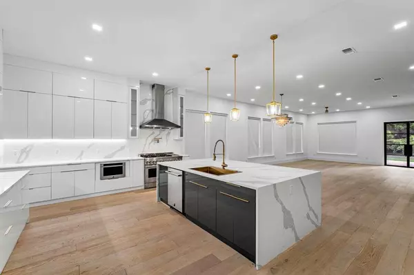 Dallas, TX 75240,13032 COPENHILL Road