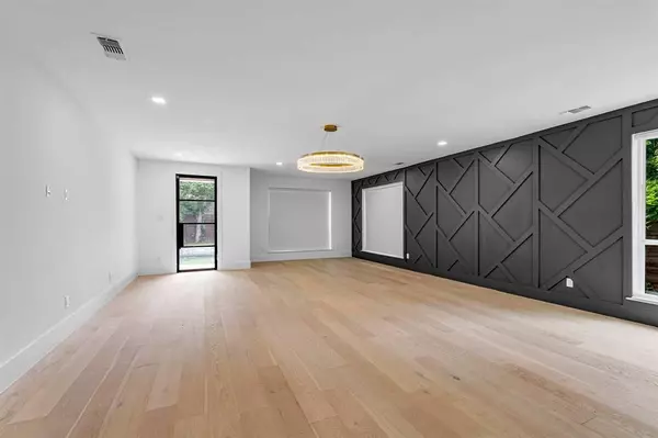 Dallas, TX 75240,13032 COPENHILL Road