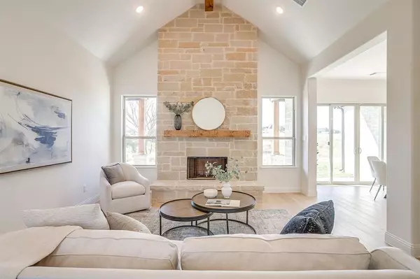 324 Slimp Bluff, Azle, TX 76020