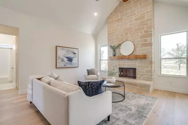 Azle, TX 76020,324 Slimp Bluff