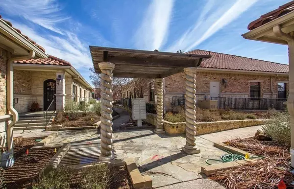 Irving, TX 75063,1135 Kinwest Parkway #150