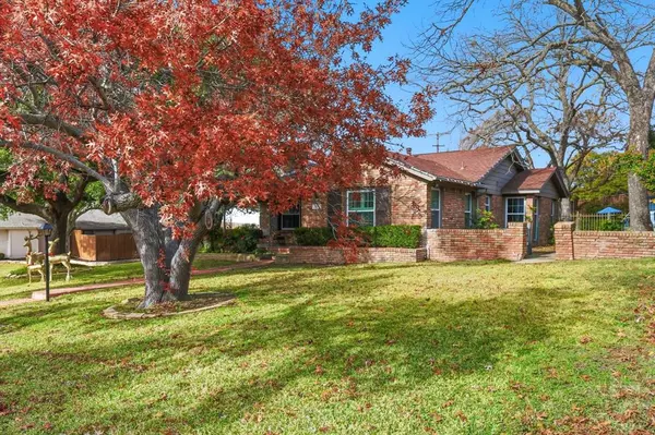 Fort Worth, TX 76116,6428 Waverly Way