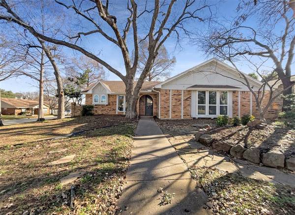 2201 Shady Meadow Court, Arlington, TX 76013