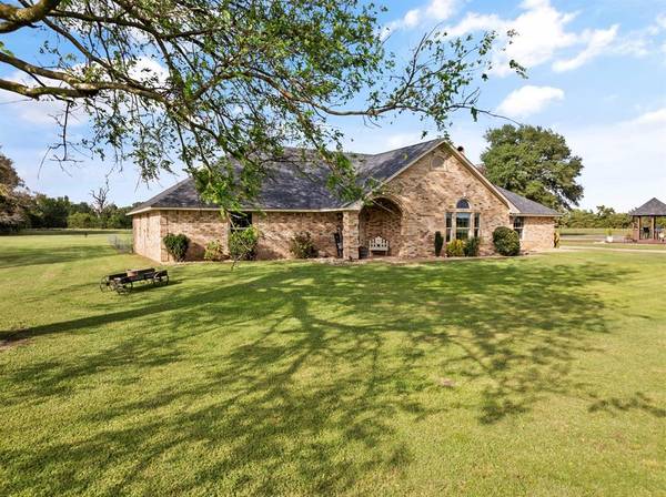 1881 SW County Road 3090, Mount Vernon, TX 75457