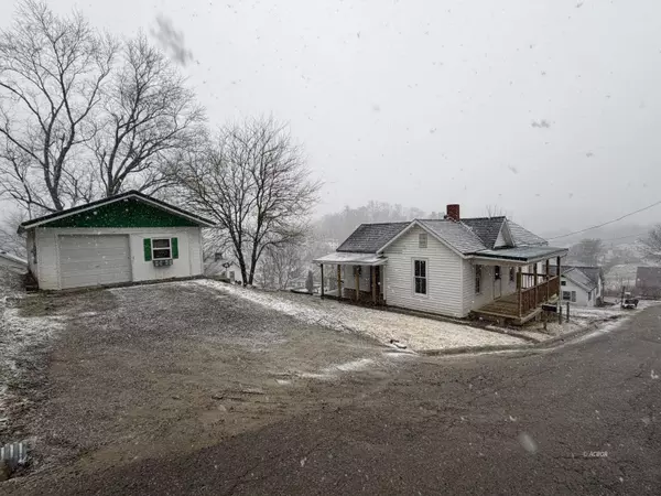 Glouster, OH 45732,24 Cherry St