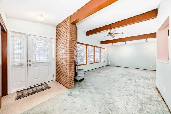 Calgary, AB T2J 1H5,332 Wascana CRES SE