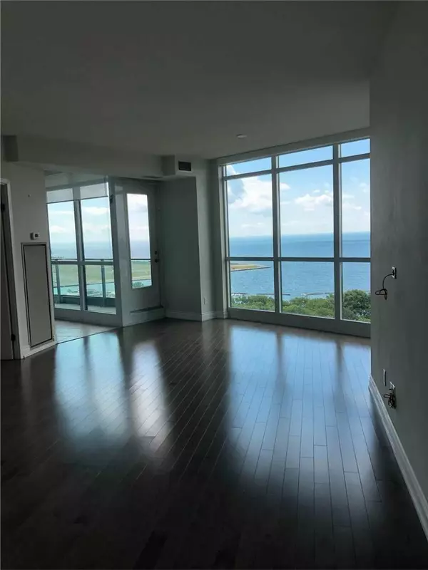 Toronto C01, ON M5V 4A2,215 Fort York BLVD #2304