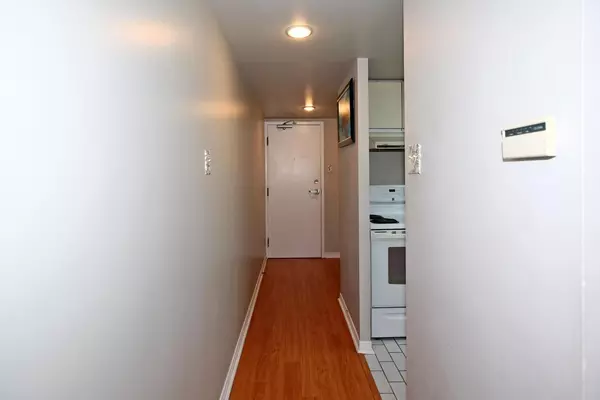 Toronto C01, ON M5V 2W8,705 King ST W #1506