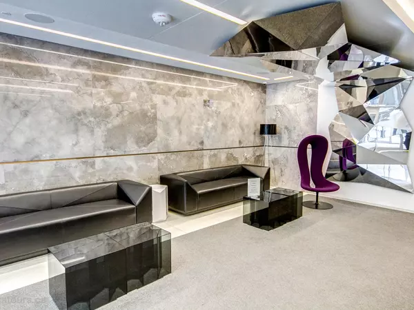 Toronto C01, ON M5T 1V9,50 McCaul ST #404