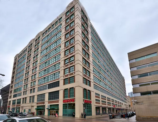 Toronto C08, ON M5B 2P7,155 Dalhousie ST #411