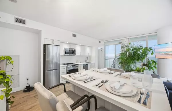 Toronto C01, ON M5V 3Z7,25 Capreol CT #4009