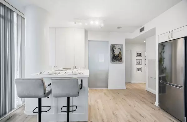 Toronto C01, ON M5V 3Z7,25 Capreol CT #4009