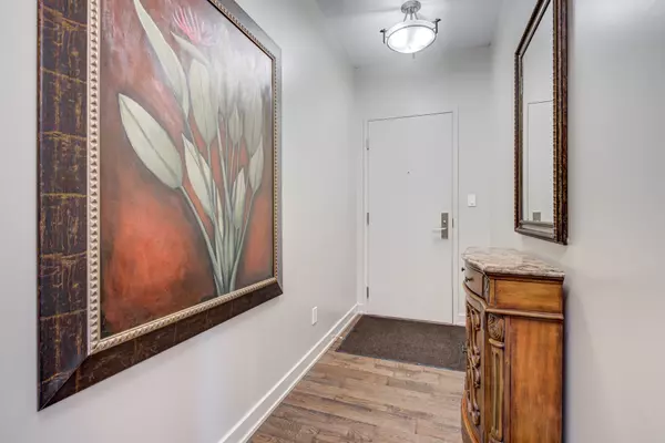 Toronto C01, ON M5H 4E6,126 Simcoe ST #1504