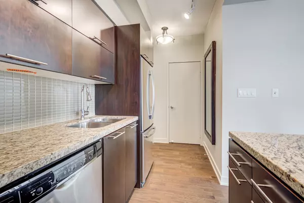 Toronto C01, ON M5H 4E6,126 Simcoe ST #1504